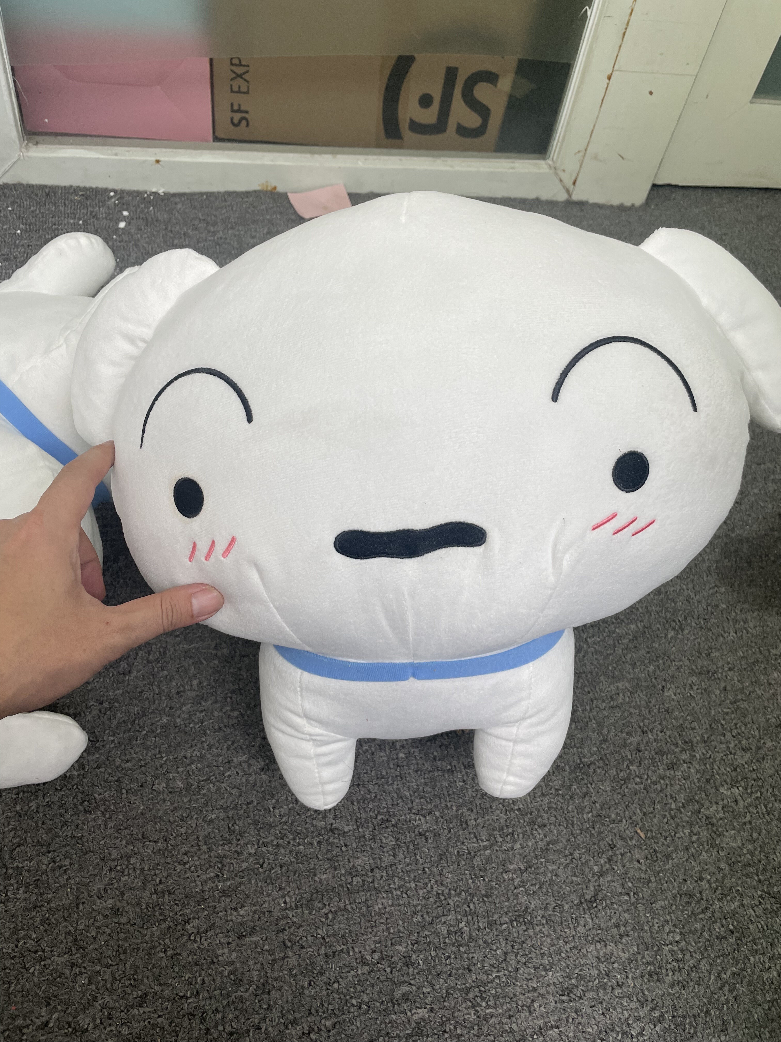 超级小白狗狗公仔抱枕小新玩偶布偶娃娃毛绒玩具礼物动漫蜡笔周边