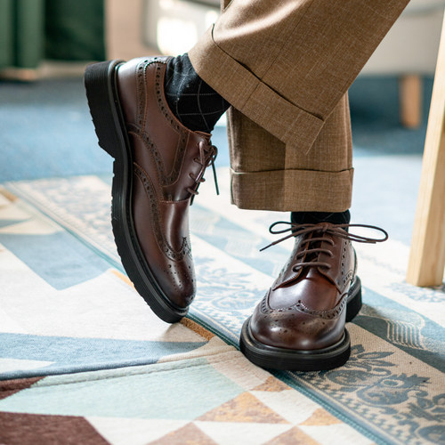 新款雕花休闲皮鞋英伦