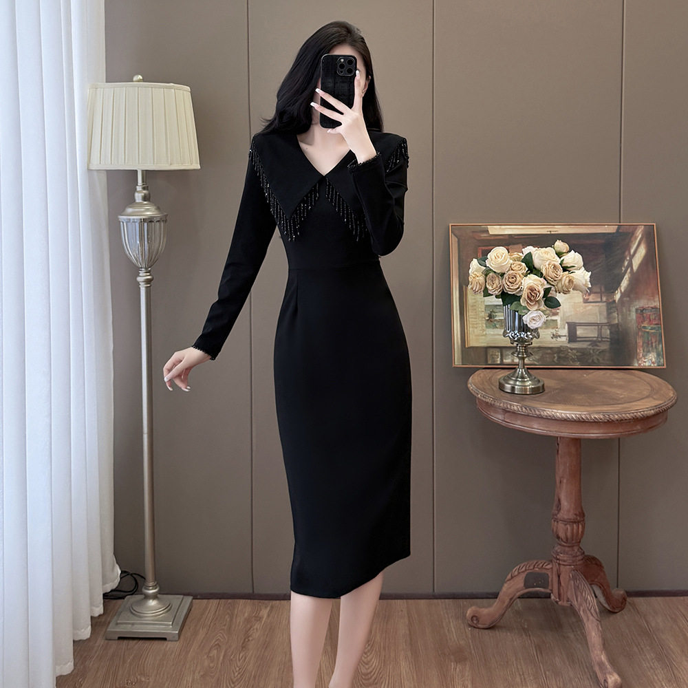 mnnz309法式翻领钉珠流苏赫本风小黑裙2025秋冬气质显瘦连衣裙女