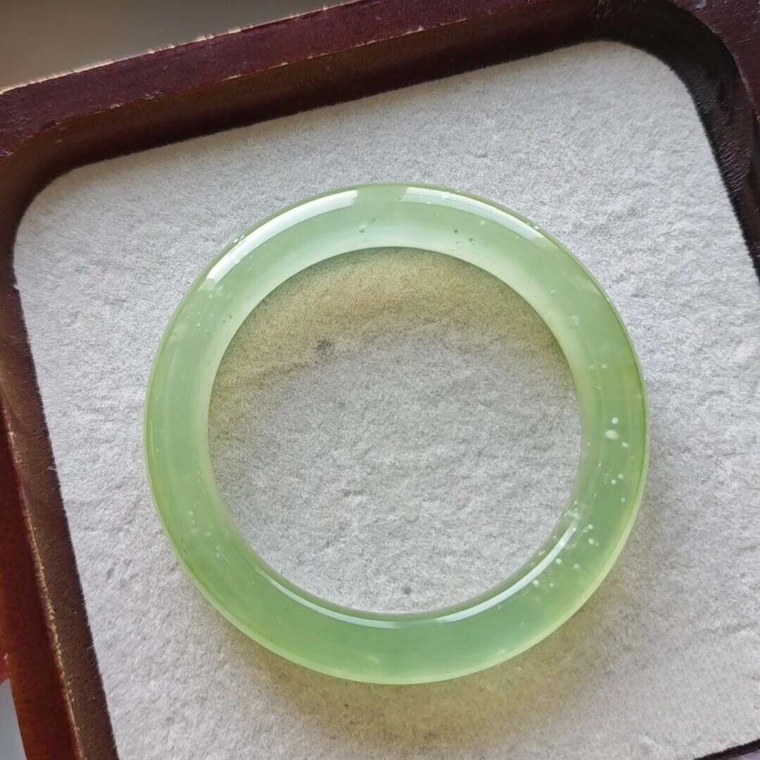 天然56岫玉手镯绿冰暴风雪浅绿嫩绿手镯玉石蛇纹石玉岫岩玉手镯