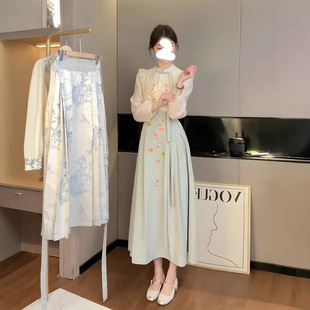初春穿搭一整套新中式国风马面裙女减龄漂亮洋气今年流行两件套装