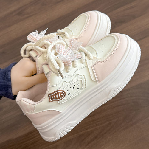 2025秋季新款小众平底运动板鞋学生轻便休闲面包鞋可爱猫小白鞋女