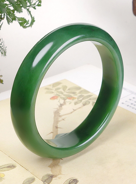 收藏级和田碧玉菠菜绿女款玉镯