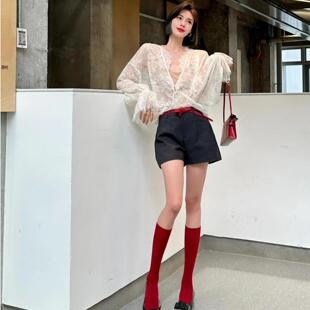 一整套ootd穿搭套装韩系chic蕾丝V领长袖上衣高腰显瘦阔腿短裤子