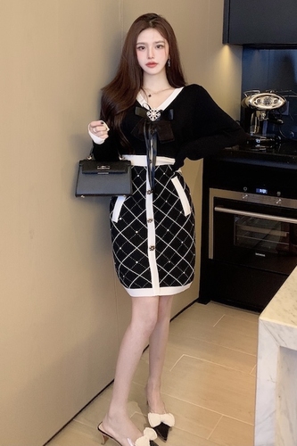 Real shooting French autumn dress cold wind high sense small fragrant wind knitted Hip Wrap Dress 2021 new women's wear