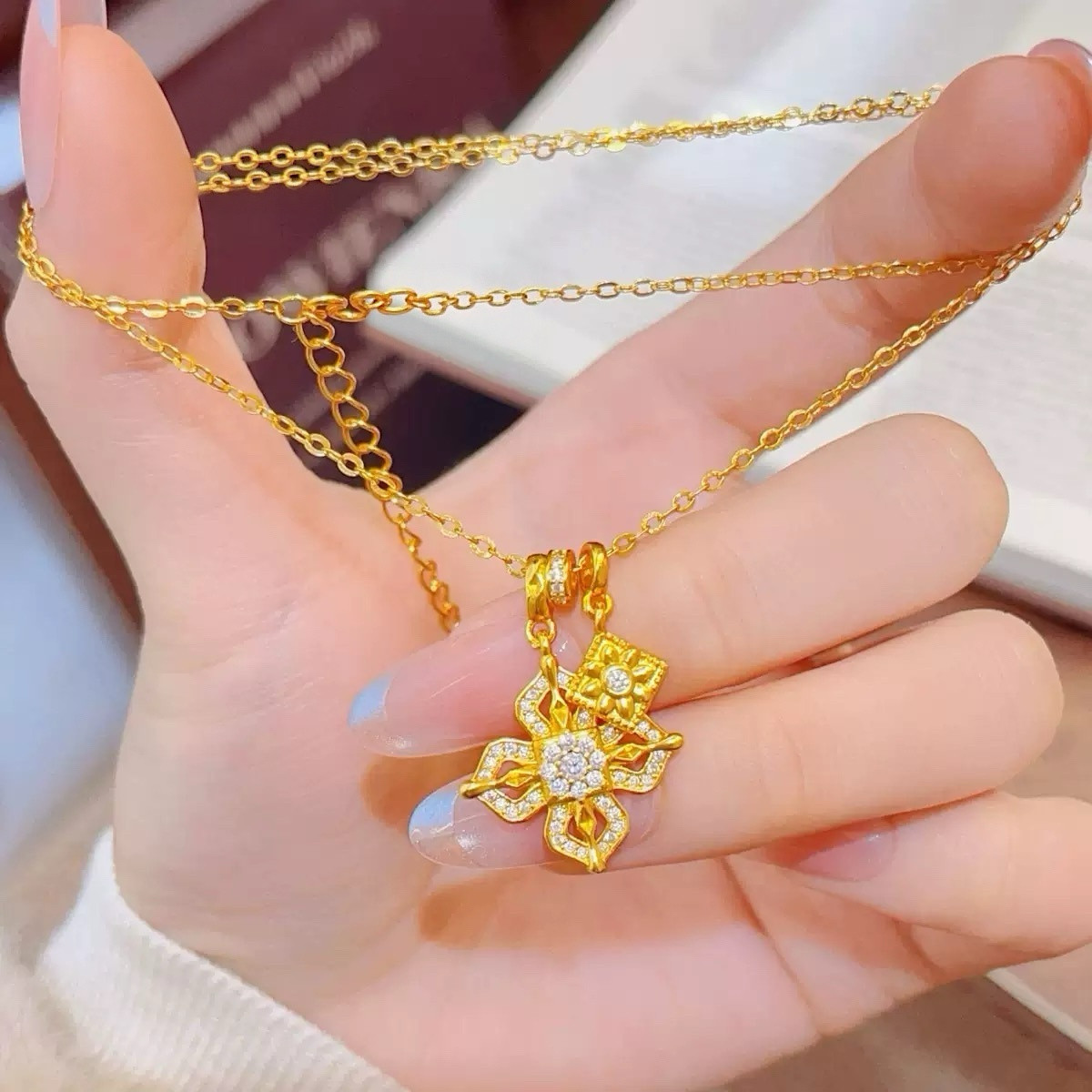 金刚杵项链十字仿真黄金色沙金吊坠轻奢高级感满钻新款锁骨链女图片