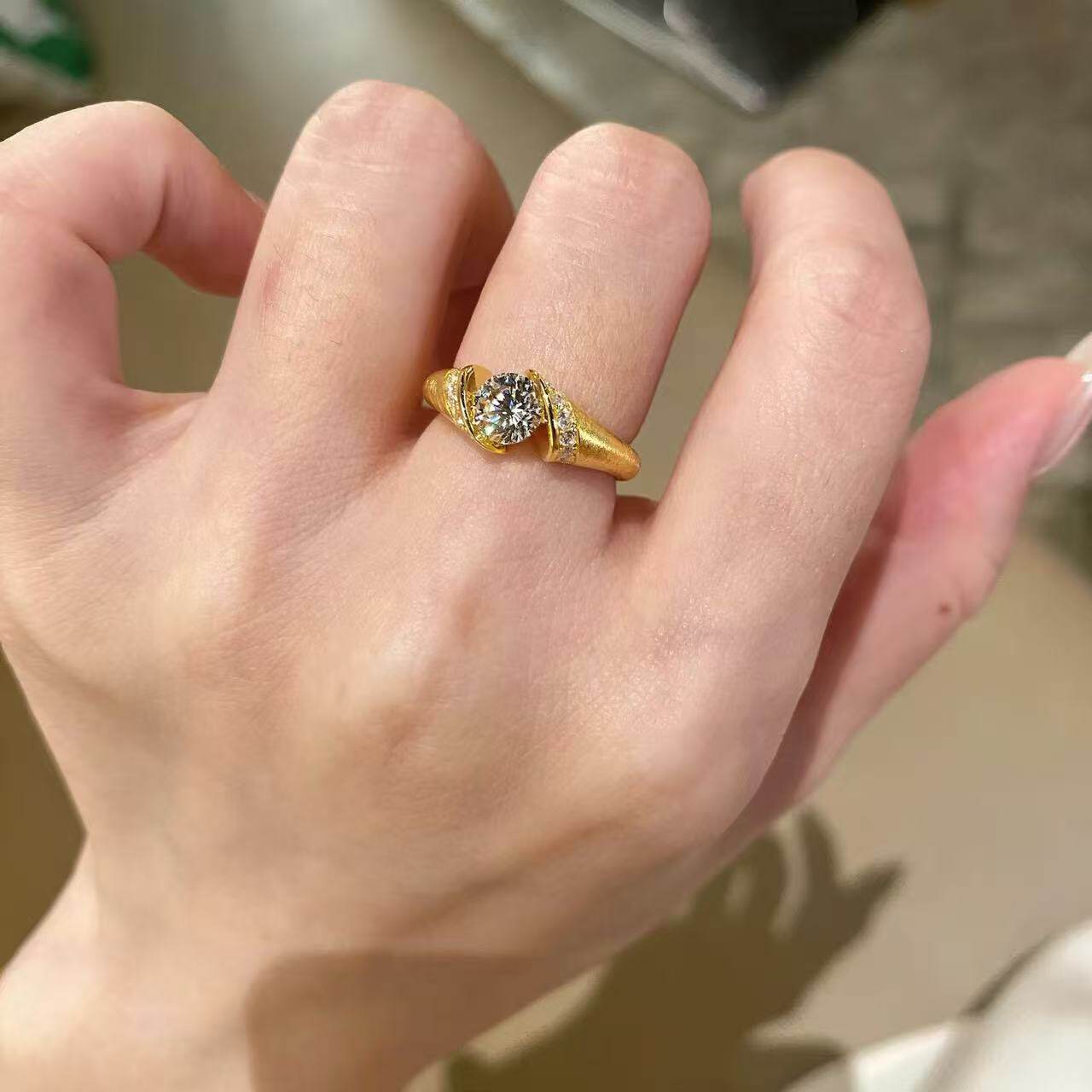 悬浮钻石戒指女仿真黄金复古拉丝指环轻奢高级感婚嫁首饰结婚对戒