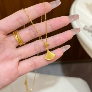 拉丝银杏叶小裙子沙金项链仿真黄金套链轻奢高级感扇子锁骨链