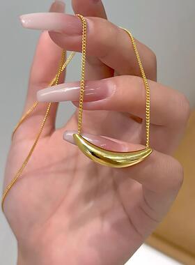 月牙弯弯吊坠沙金仿真黄金色项链镀金弯管牛角拉丝弧形项圈锁骨链