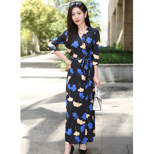 DVF2025 桔梗裙连衣裙女PG 欧美新品 裹身裙V领银杏树叶印花七分袖