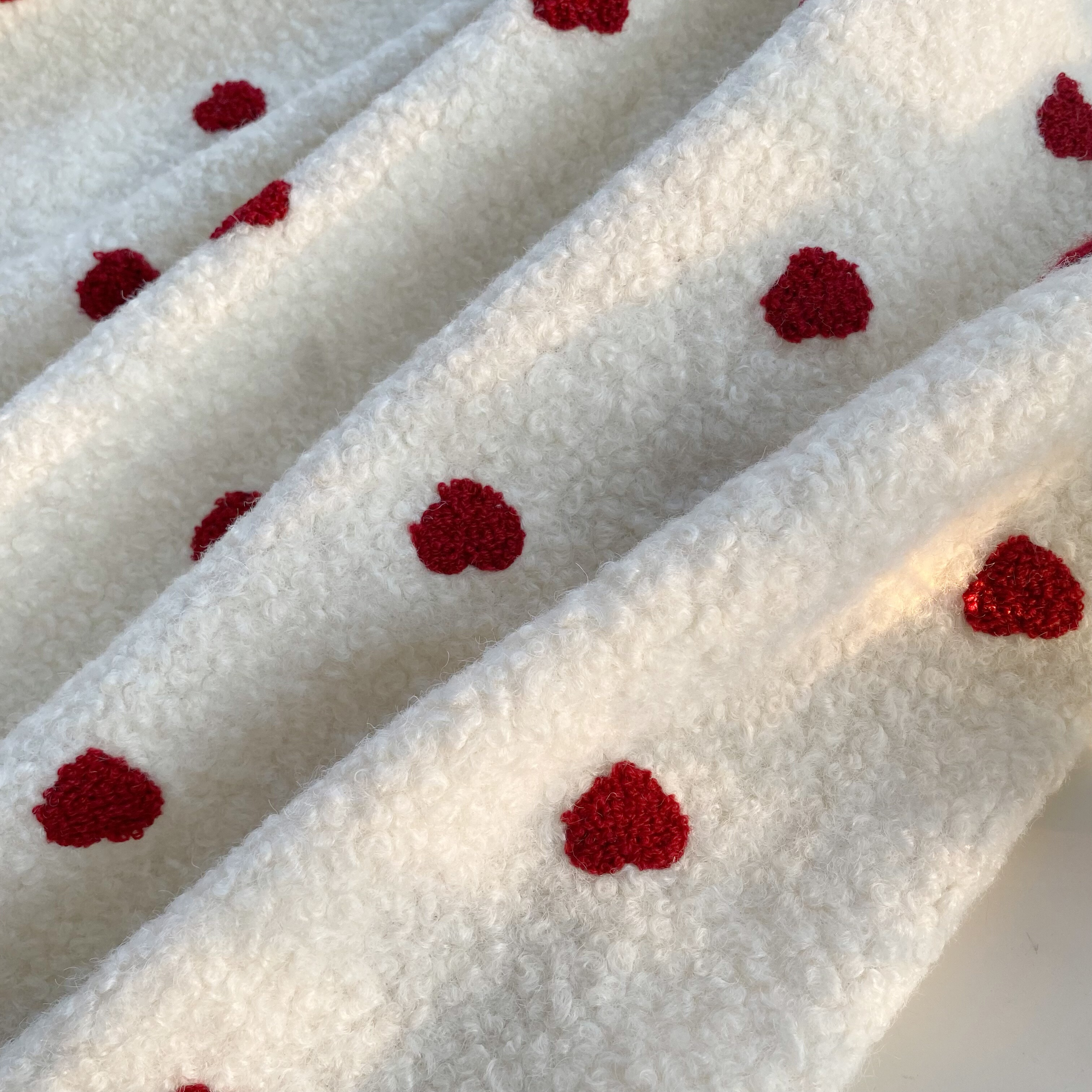 秋冬款毛绒白色圈圈毛呢红色爱心布手作外套马甲裙手作包包面料,居家布艺,海绵垫/布料/面料/手工diy,淘宝优惠券,粉丝福利购,淘宝优惠卷