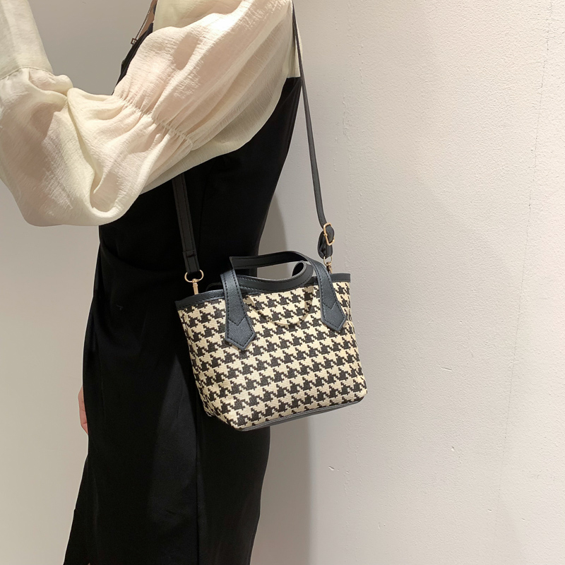 春夏女包复古斜挎小众迷你