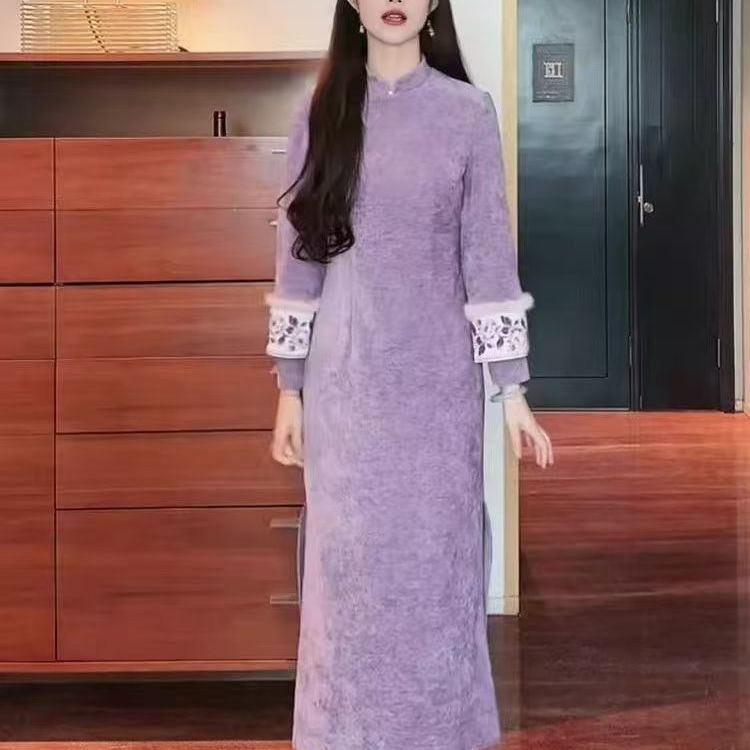 大码新中式改良旗袍裙秋冬款高级感加绒加厚长款国风紫色连衣裙