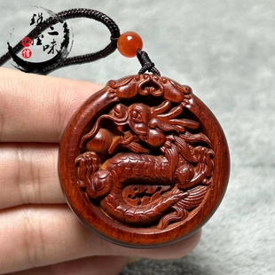 小叶紫檀木龙牌吊坠男女红木生肖龙钥匙扣木质雕刻龙牌挂件项链