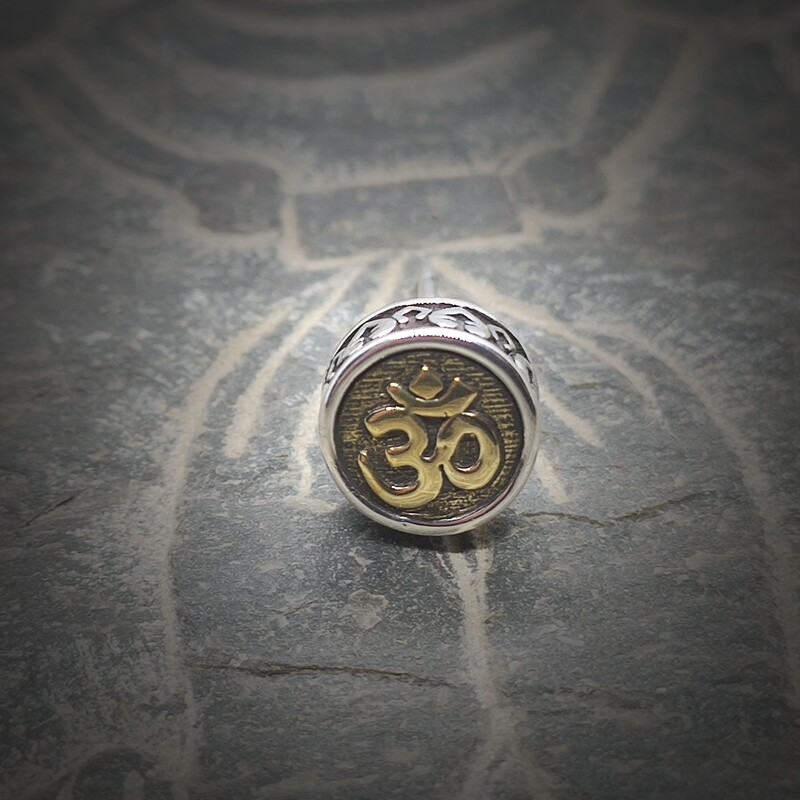 民族风925纯银鎏金梵文嗡字母耳钉耳饰气质复古个性情侣佛系单只