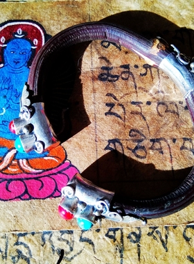 传统藏式纯银镶嵌宝石现货鸡血藤