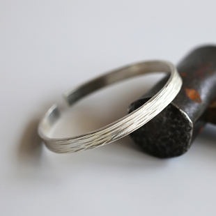复古文艺简约素银镯子 999足银手打细银手镯 自然褶皱 树皮纹肌理