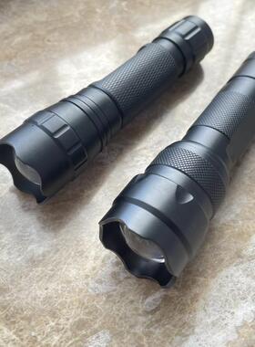 502伸缩调焦SST20白/黄光灯强光家用户外18650电池充电夹子手电筒