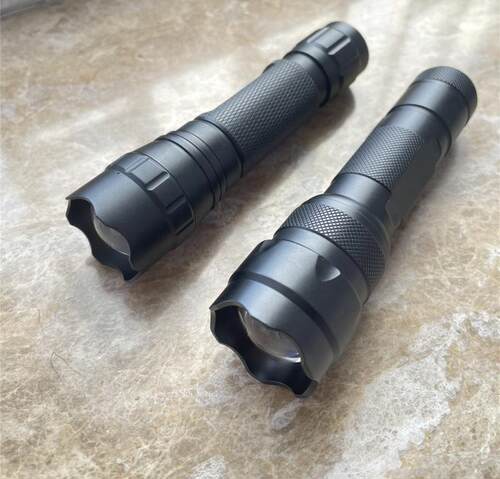 502调焦18650强光充电手电筒