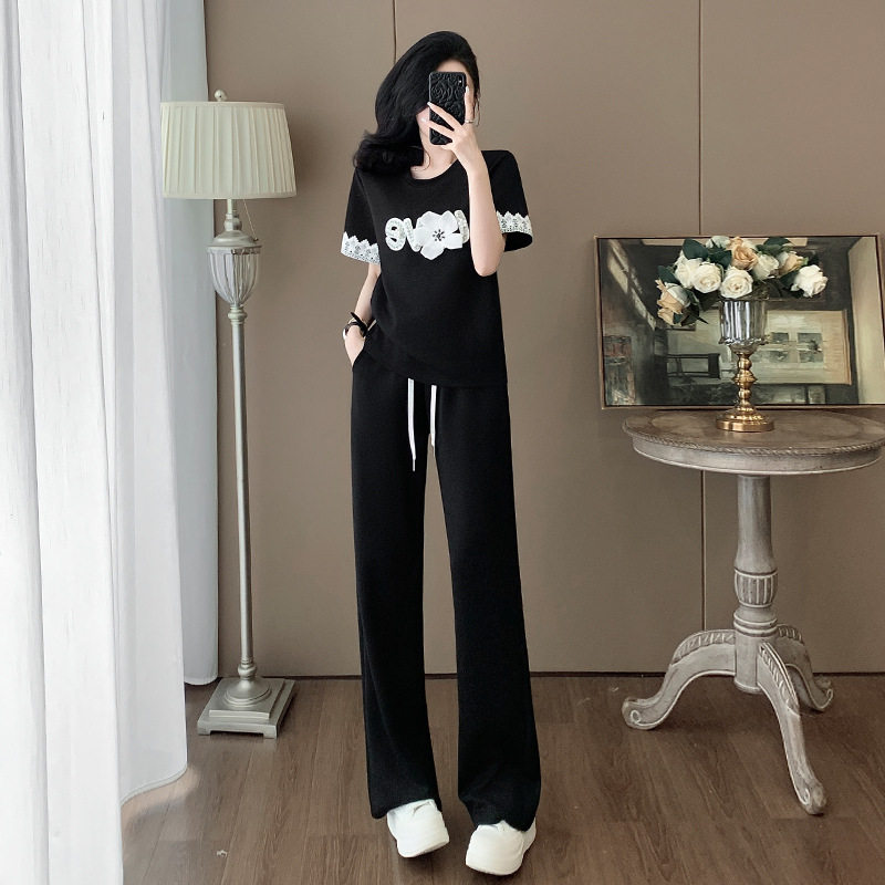 8611运动套装女夏时尚洋气减龄显瘦遮肉钉珠刺绣短袖阔腿裤两件套