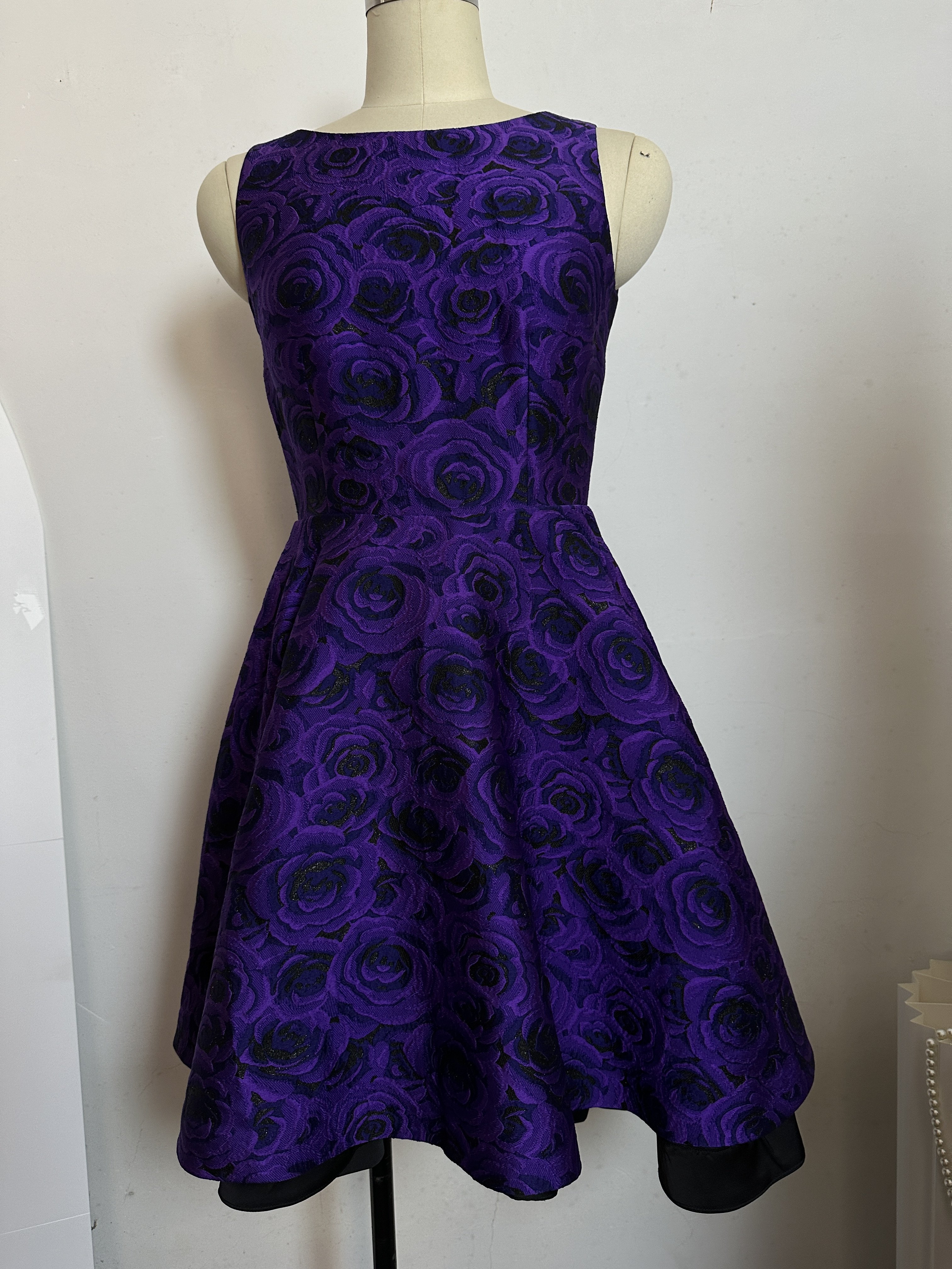 法式设计感花朵金线提花浮雕收腰修身褶皱荷叶边抹胸小礼服连衣裙