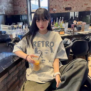 甜酷风超显白灰色正肩短袖 jktee美式 t恤女宽松显瘦设计感印花上衣