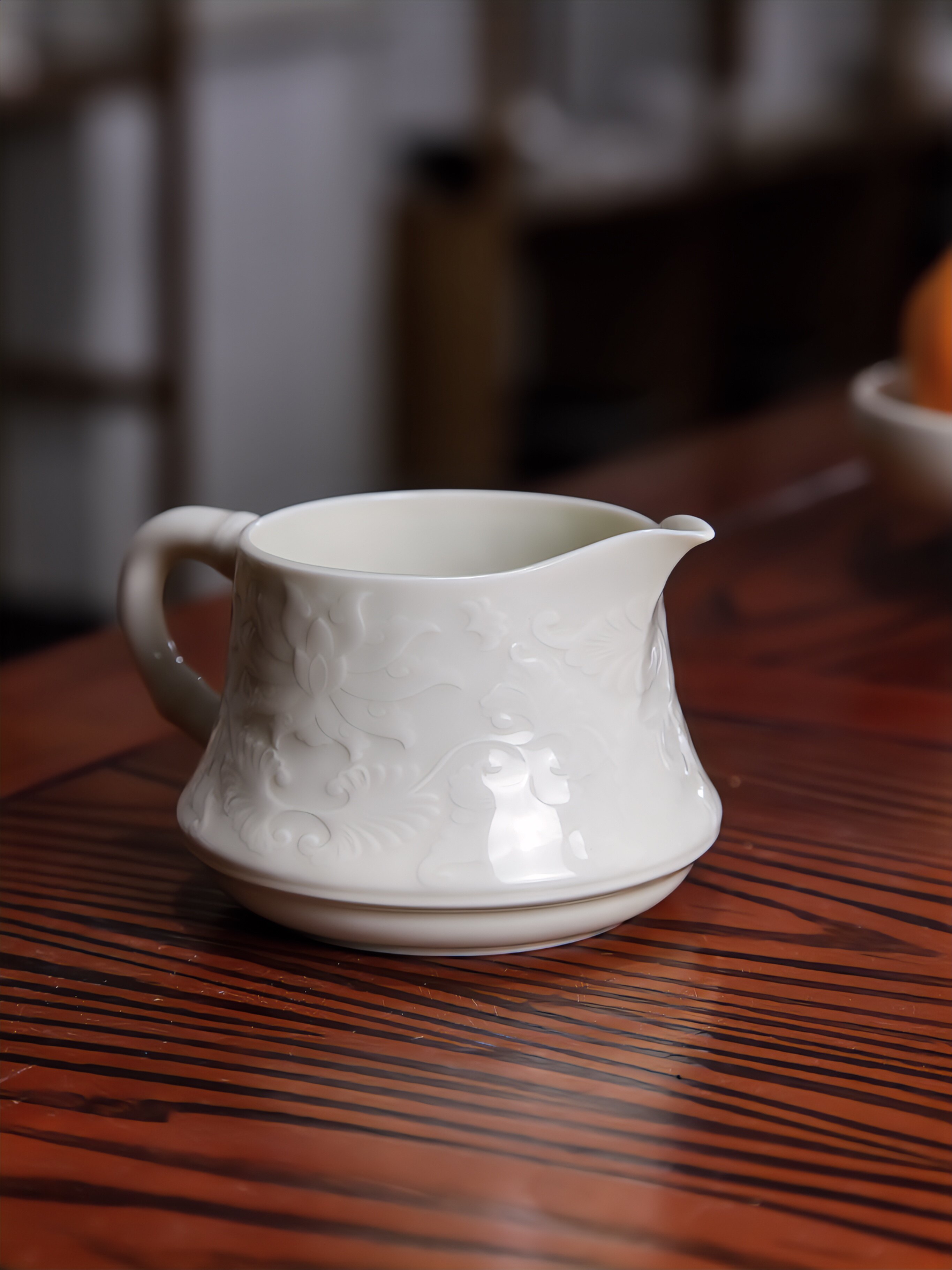 高档精美定瓷茶具定窑高温白釉西番莲纹饰公道杯日常喝茶素雅美观