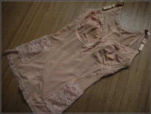 亚洲妈妈塑身上衣女款吊带蕾丝内衣夏季透气网布高弹力速干