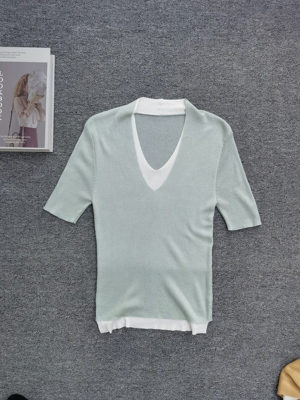 2026新款短袖V领针织春夏季T恤女打底衫假两套纽扣条纹洋气宽松衣