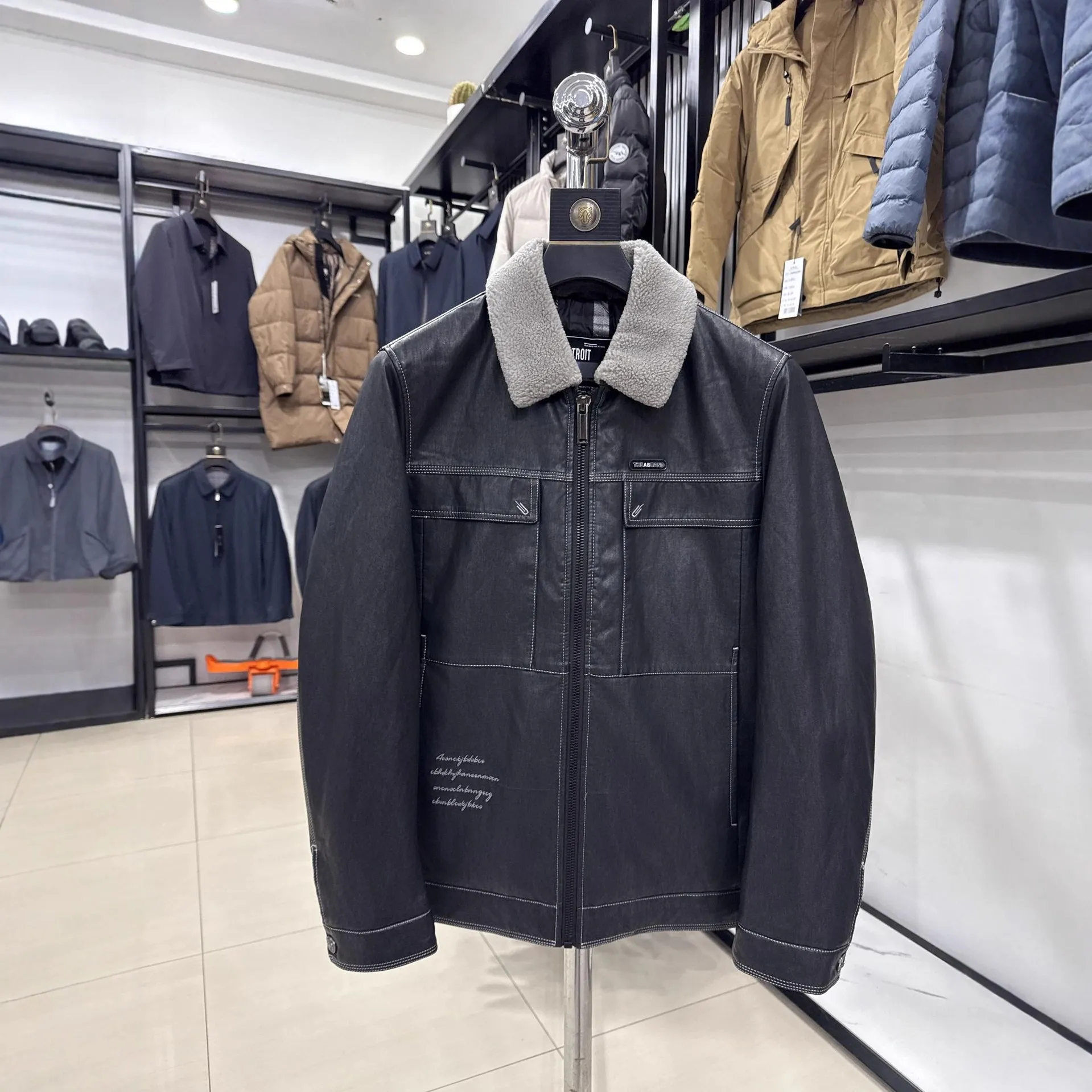 【雅剪】帅气！复古翻领PU皮衣白鸭绒加厚保暖防风羽绒服8JC002