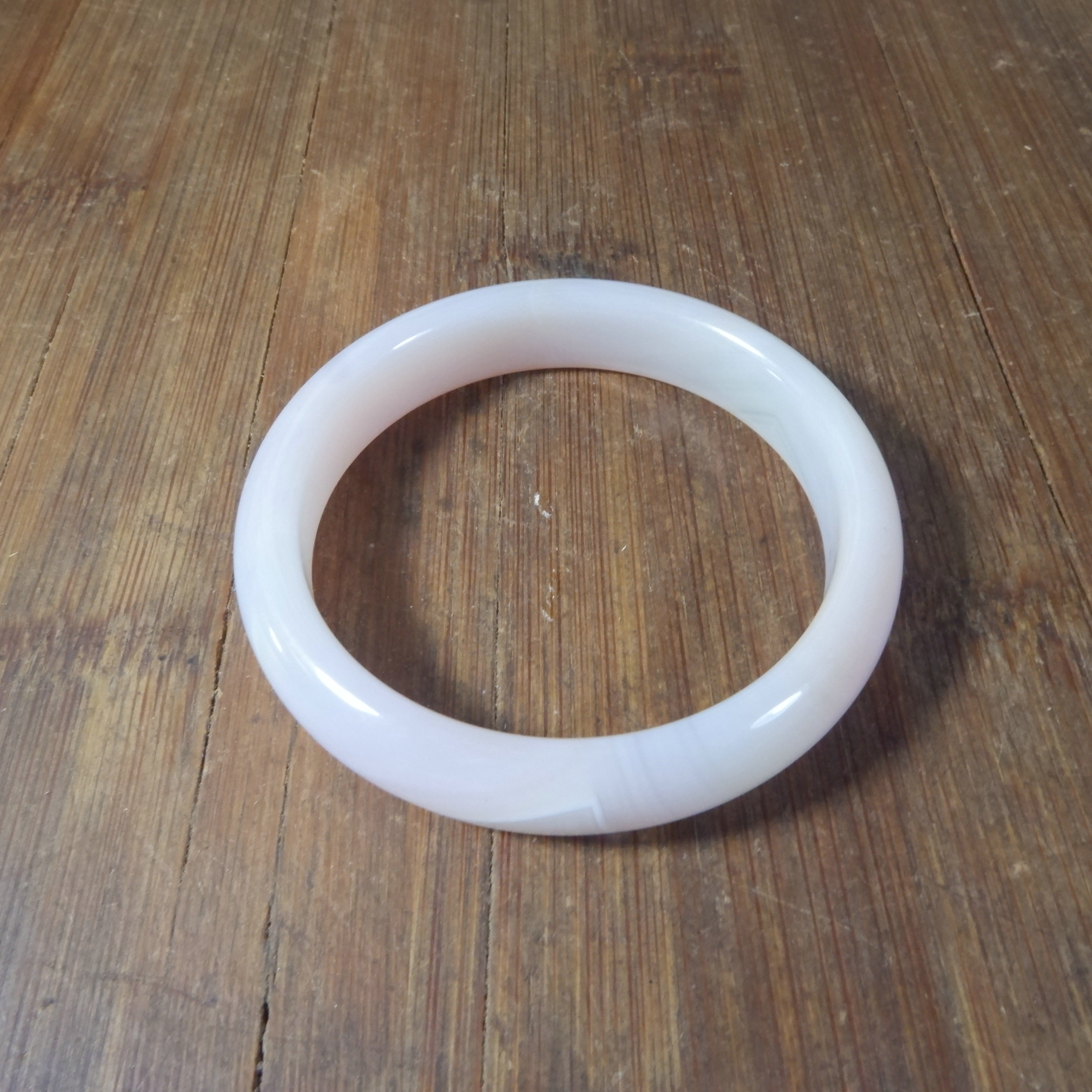 2043号 巴西粉色玛瑙手镯 圈口52mm