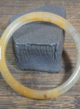 10024号 新疆克拉玛依金沙金丝玉手镯 内径61mm