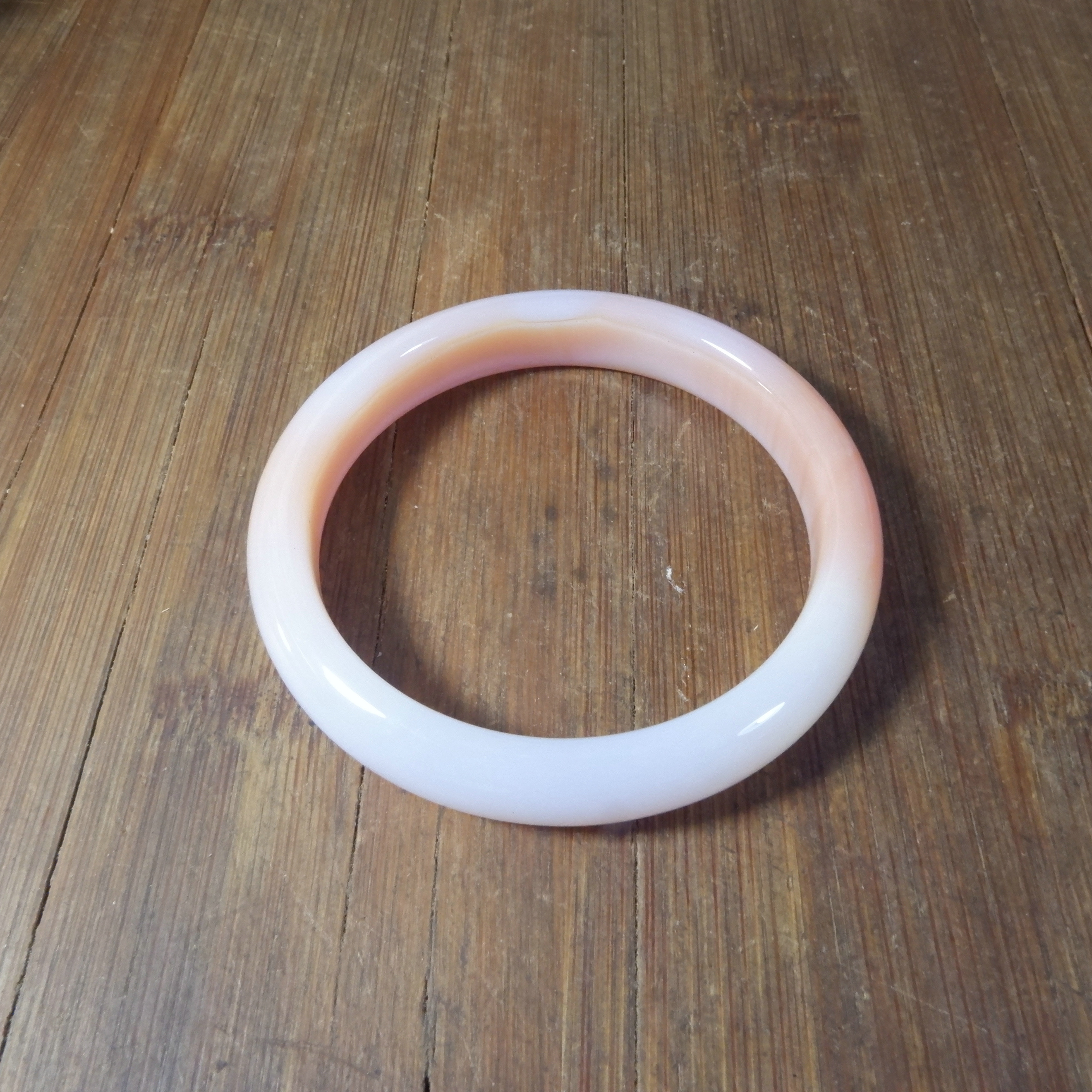 2056号 巴西粉色玛瑙手镯 圈口54mm