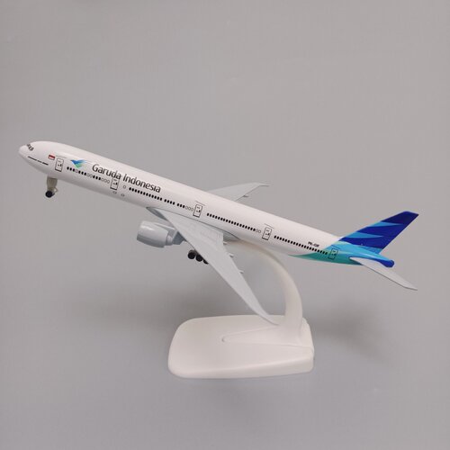 带轮子19cm印度尼西亚航空印尼波音机B777合金仿真飞机模型金属
