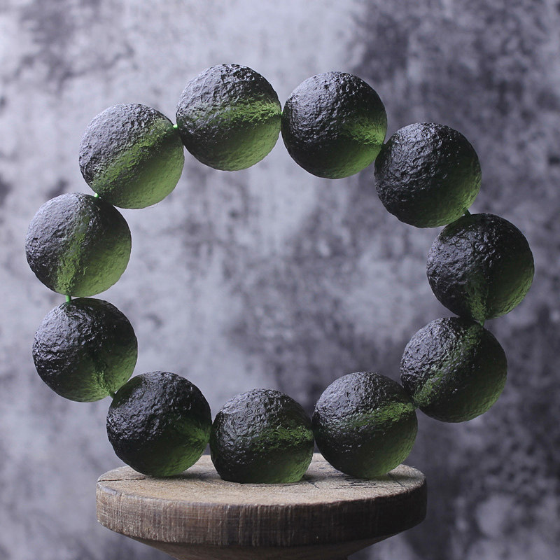 天然墨绿捷克陨石手链圆珠单圈原石手串宇宙矿物手持链把玩件