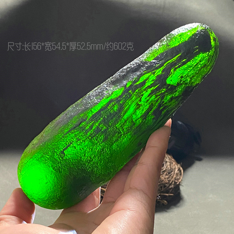 天然捷克陨石圆柱摆件手把件盘玩原石宇宙矿物标本矿标透光绿矿石