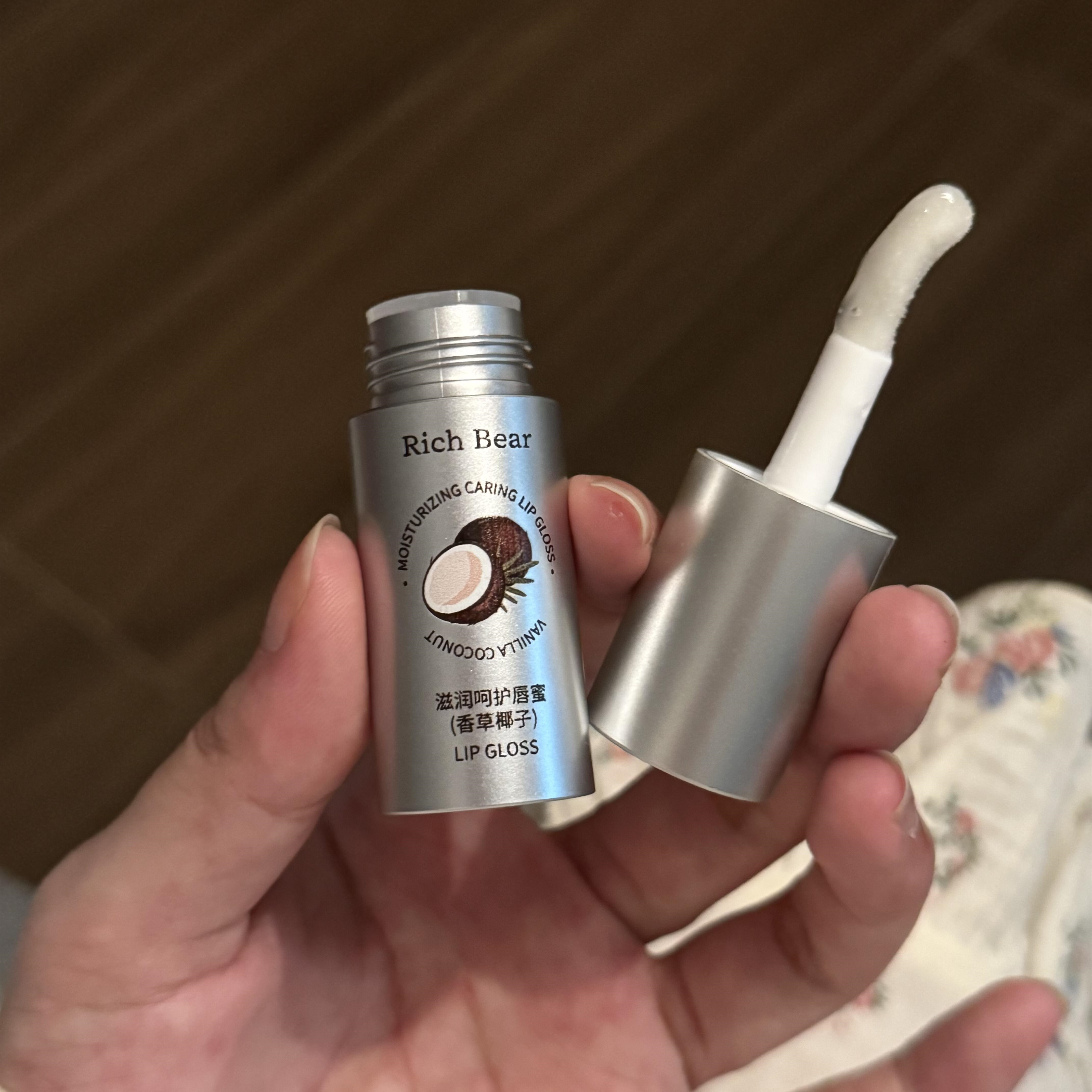 巨嫩巨RUA~香草椰子唇部精华油唇油保湿滋润淡化唇纹去死皮润唇膏