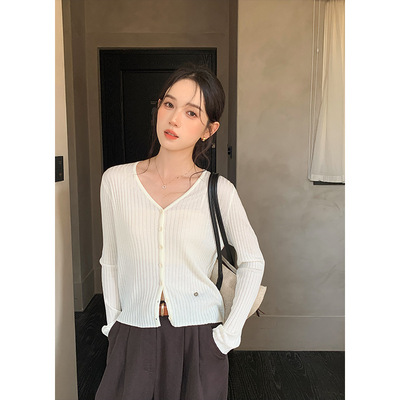 坑纹羊毛修身V领单排扣开衫上衣