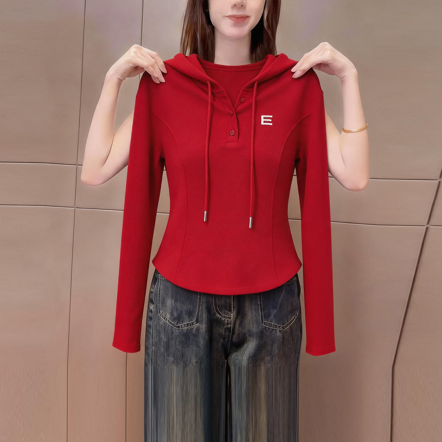 运动风简约红色连帽长袖t恤女2026秋季修身显瘦简约打底帽衫上衣