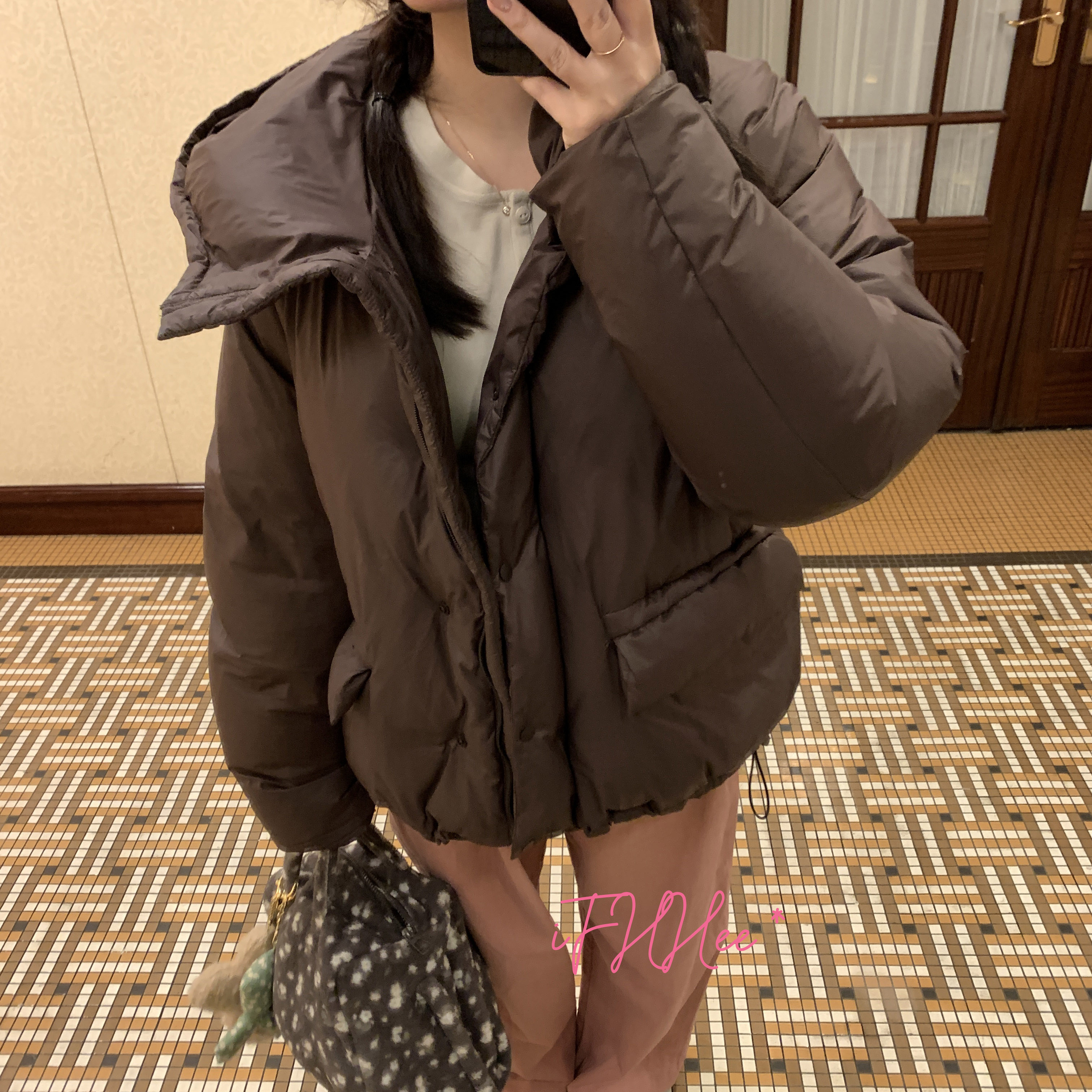 iFHHee 巧克力小斗篷 连帽羽绒服 细节感满满 温暖显白90白鸭绒