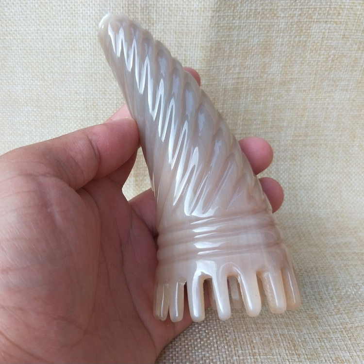 天然牛角梳牛角雕花按摩梳头部经络按摩梳牛角梳子经络梳刮痧梳在类目 家庭/个人清洁工具, 个人洗护清洁用具, 梳子/便携用镜, 梳子/化妆梳/按摩梳中 - 来自Buy2taobao.com提供专业的淘宝代购服务