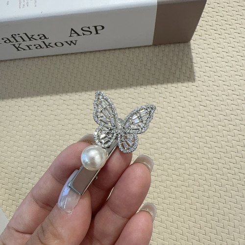 韩国进口发饰新款LUCE家精致蝴蝶珍珠小号鸭嘴夹气质满钻边夹发夹