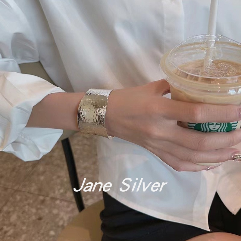 通体s925银欧美锤纹感手镯