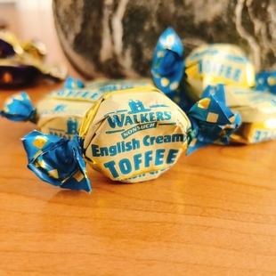 英国进口沃尔克斯太妃糖糖果walkers奶油味太妃软糖 散装半斤