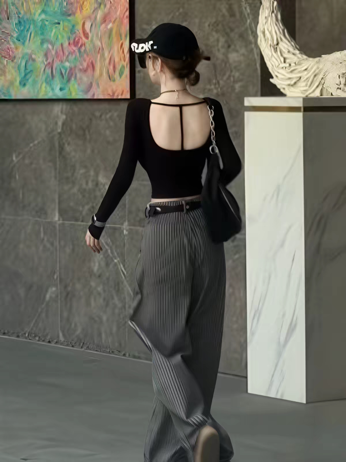 百搭简约黑色露背绑带U领长袖T恤女2026新款秋季修身辣妹穿搭上衣
