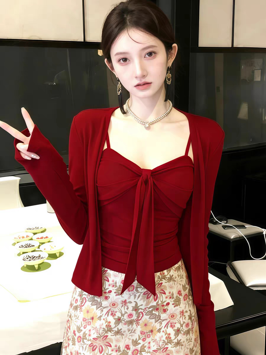 超火减龄红色吊带开衫长袖t恤女装2026新款两件套早春设计感上衣