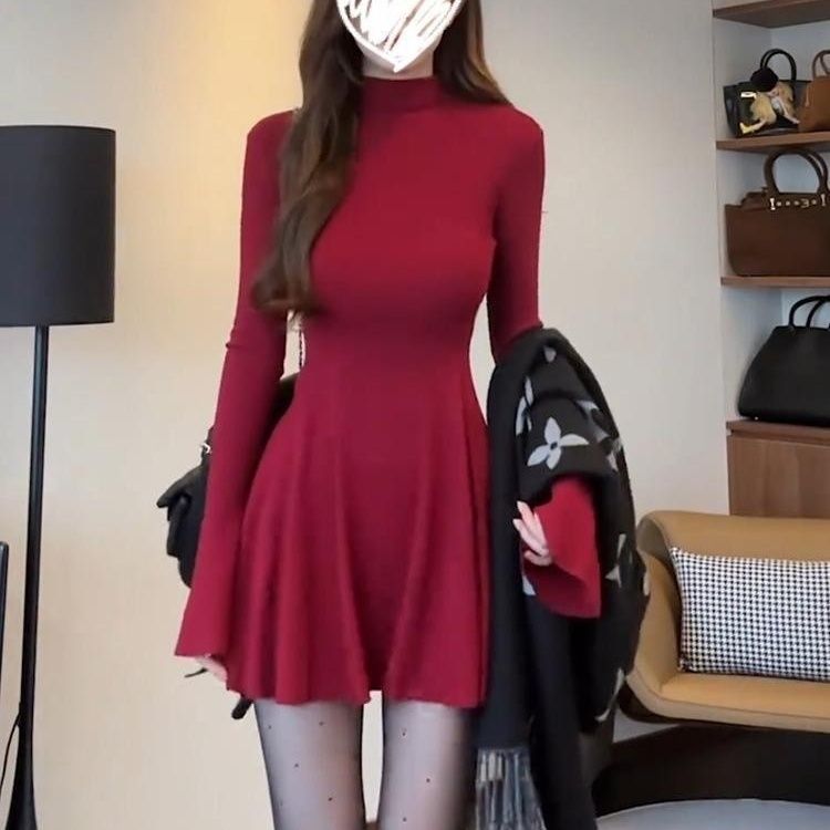纯欲辣妹半高领荷叶边长袖连衣裙女秋冬新款修身显瘦设计感A字裙