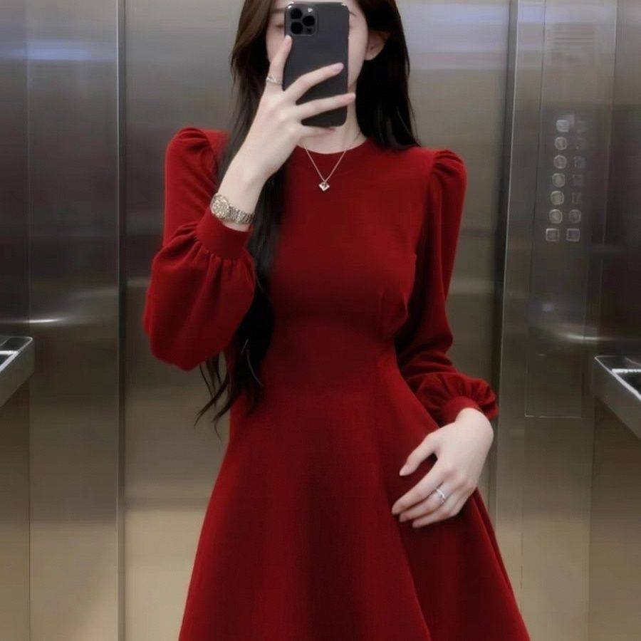 圣诞复古时尚超显白红色连衣裙秋季新款掐腰显瘦女神范高级感裙子