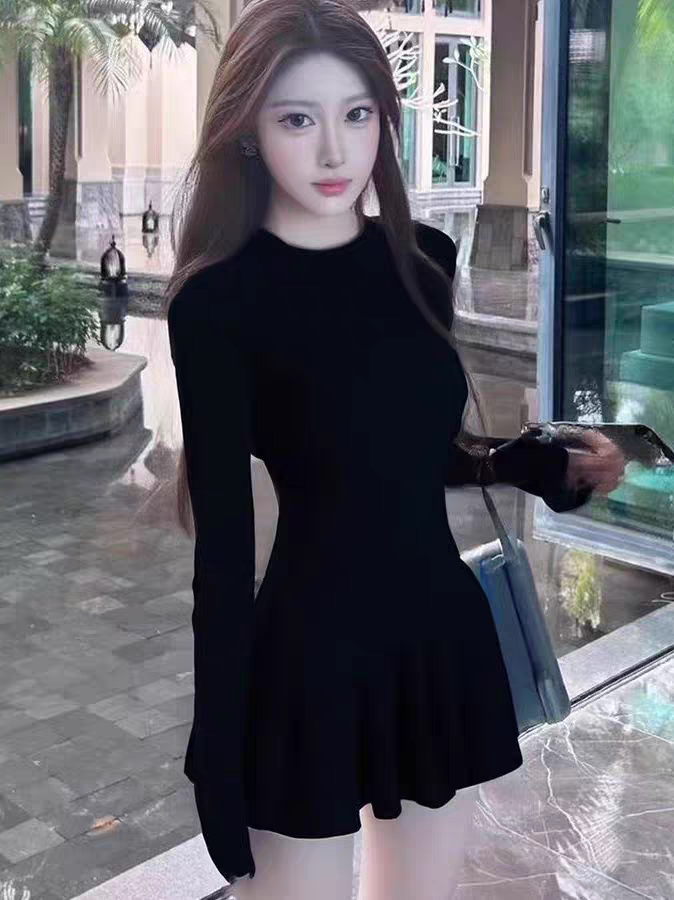 性感辣妹半高领气质百搭连衣裙女冬季新款收腰显瘦a字蓬蓬短裙子