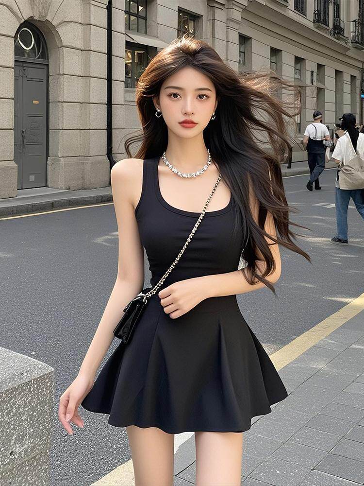 2026轻奢纯欲性感方领无袖高级感收腰黑色背心女夏季新款连衣裙潮
